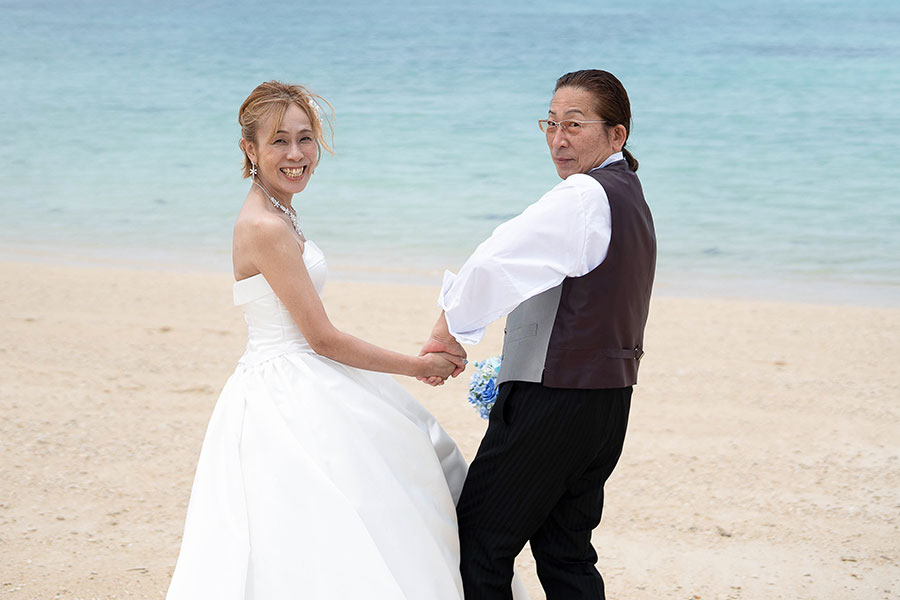 沖縄結婚式・挙式・ウェディング「チャペル＆ビーチフォトプラン シーシェルブルー」写真・レポート