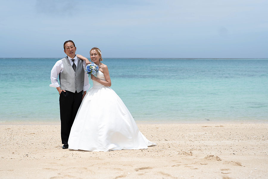 沖縄結婚式・挙式・ウェディング「チャペル＆ビーチフォトプラン シーシェルブルー」写真・レポート